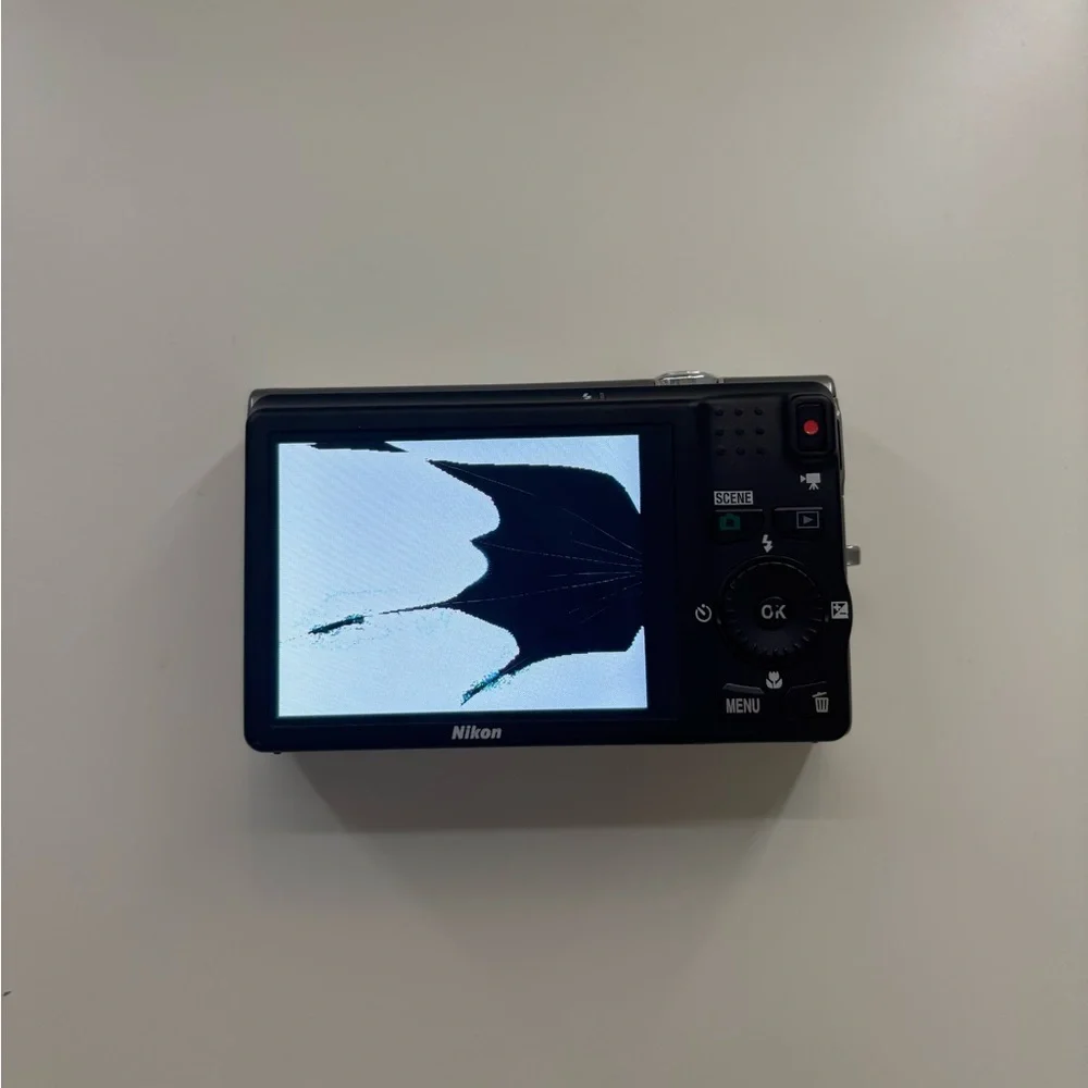 Nikon Silver Digital Camera Compact Coolpix - Picture 3 of 5